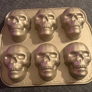Nordic Ware-  mini skull cake let pan
